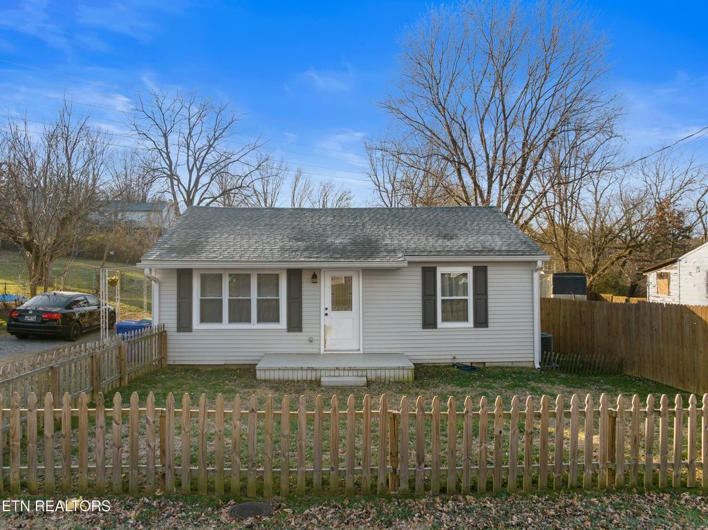 Photo of 1170 Marguerite St, Morristown, TN 37814 (MLS # 1327696)