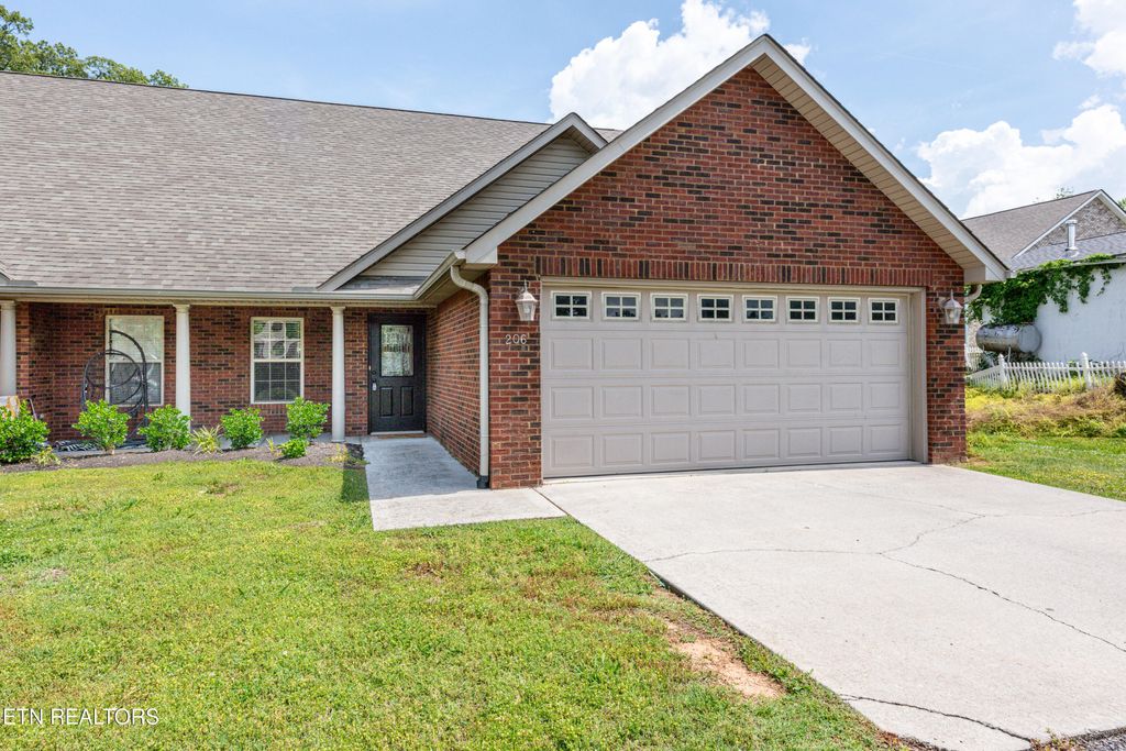 Photo of 206 Janet Lane, Maryville, TN 37804 (MLS # 1334840)