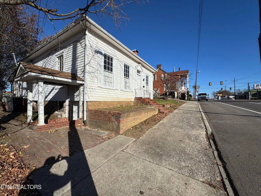 Photo of 135 N Kentucky St, Kingston, TN 37763 (MLS # 1325510)