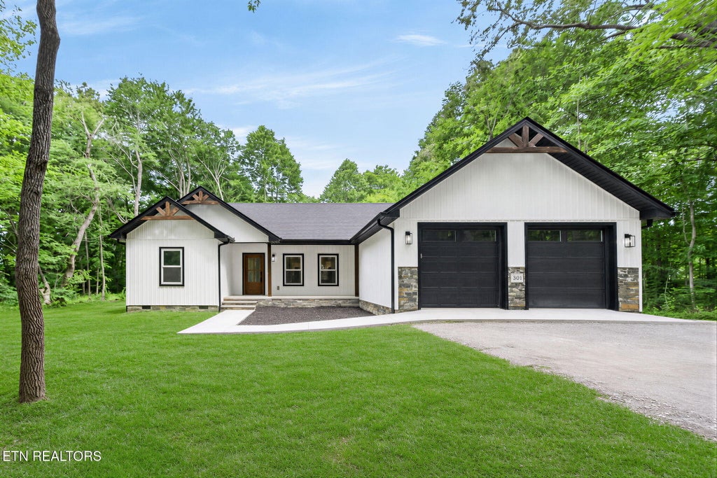 Photo of 301 Hilltop Drive, Crossville, TN 38555 (MLS # 1343961)