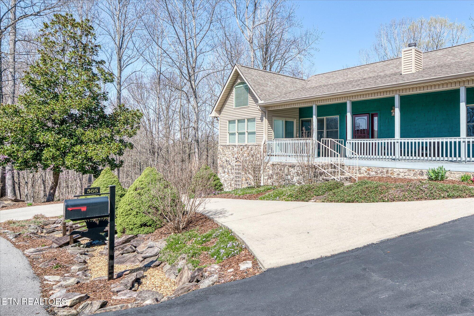 566 Mallard Pointe Rd
