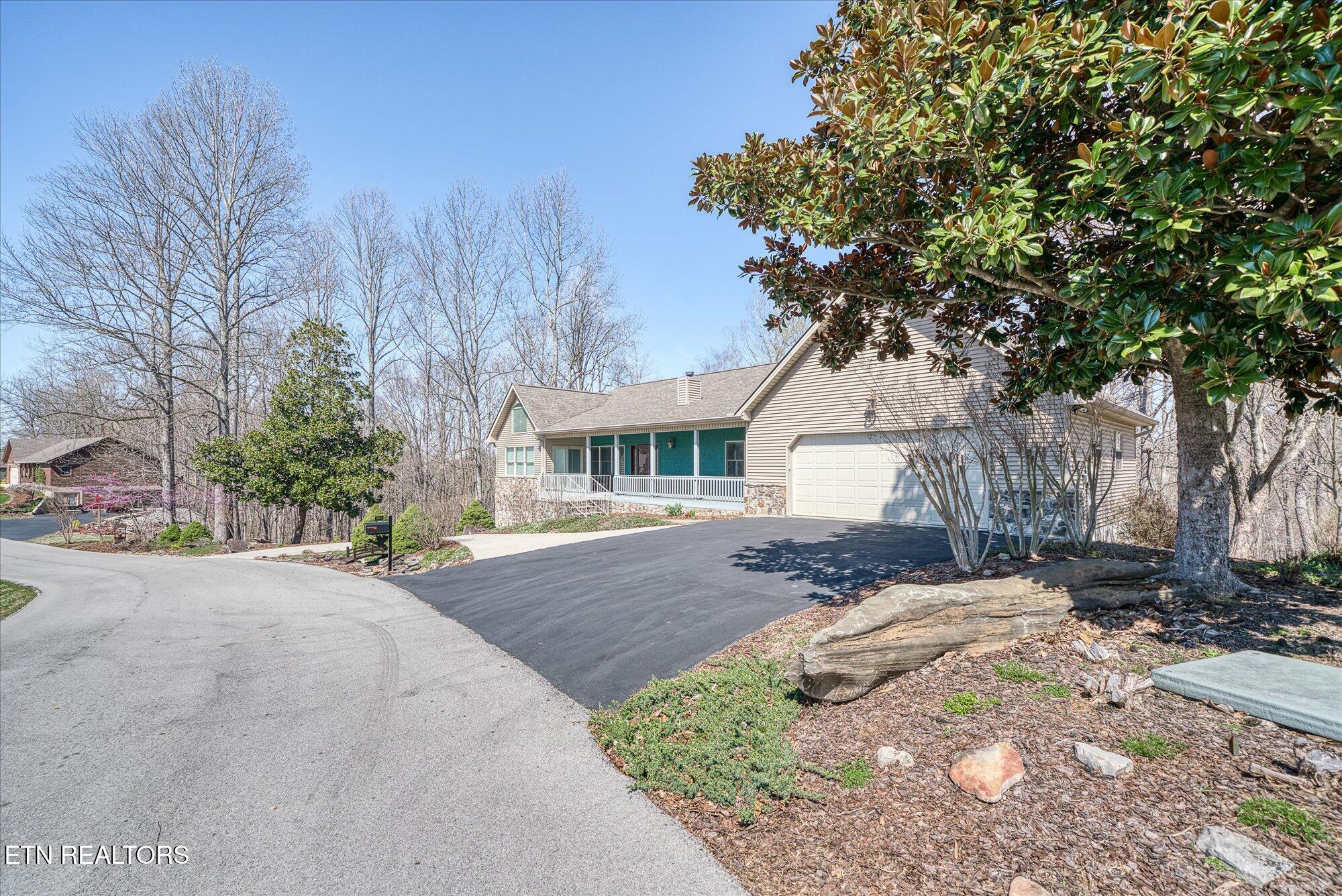 566 Mallard Pointe Rd