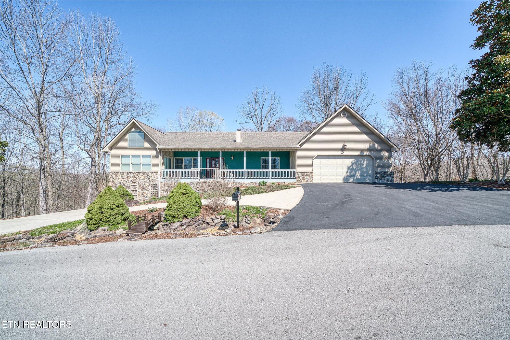 566 Mallard Pointe Rd