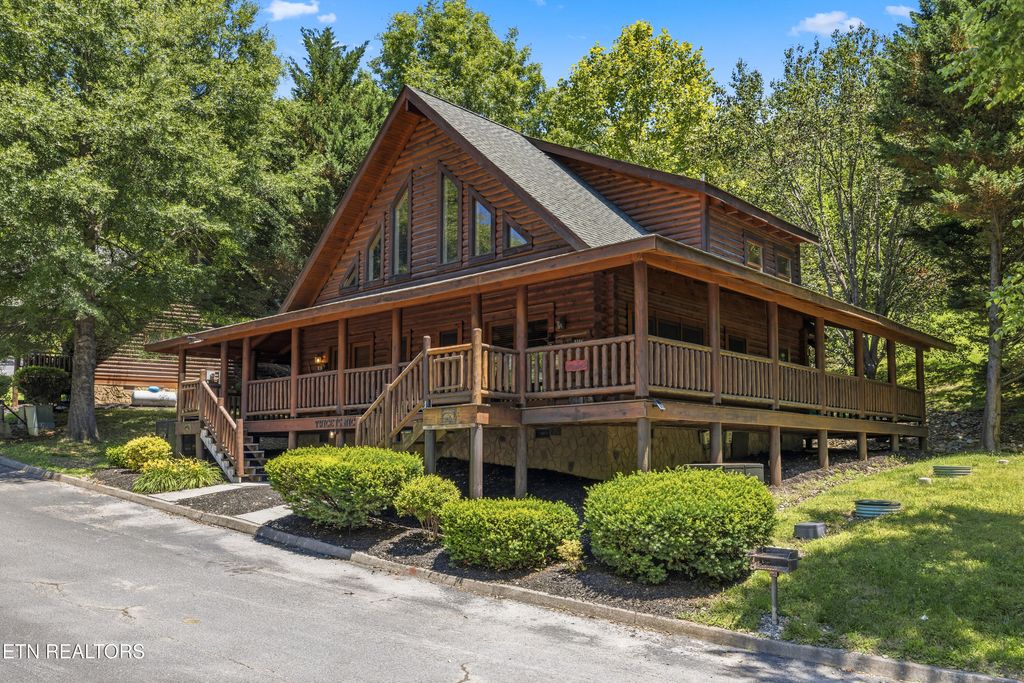 Photo of 3126 Smoky Ridge Way, Sevierville, TN 37862 (MLS # 1343550)