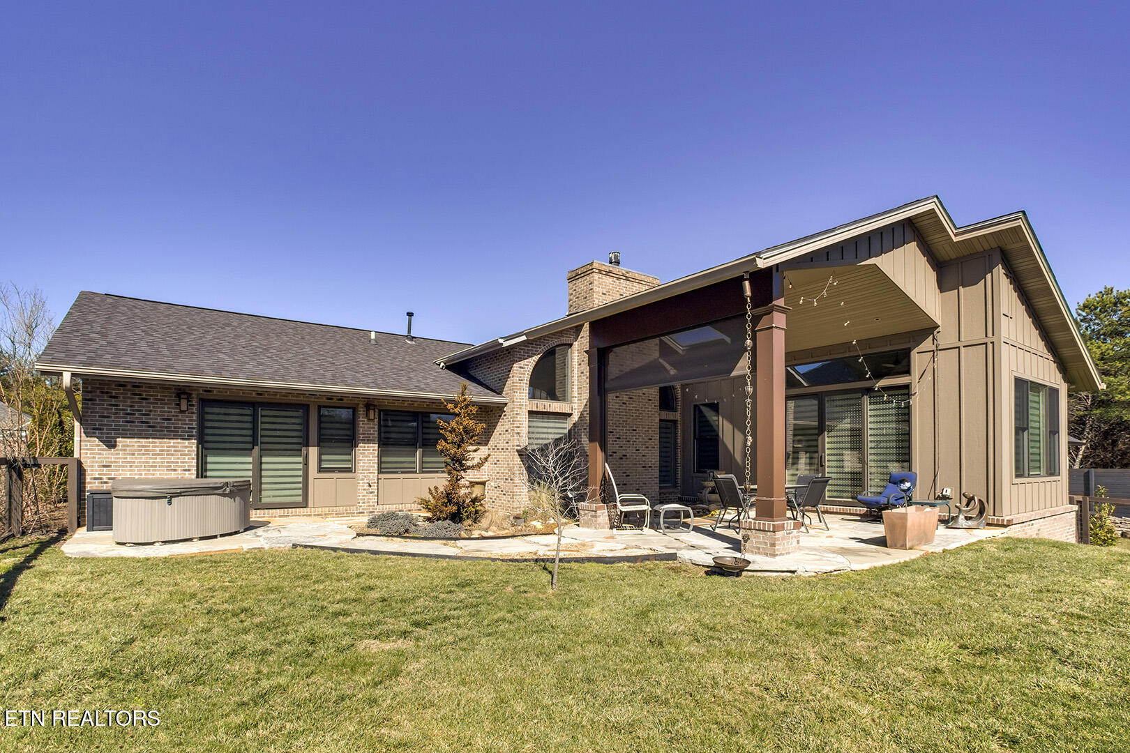 Loudon, Tennessee 37774, United States, 2 Bedrooms Bedrooms, ,2 BathroomsBathrooms,Residential,Pending,76728