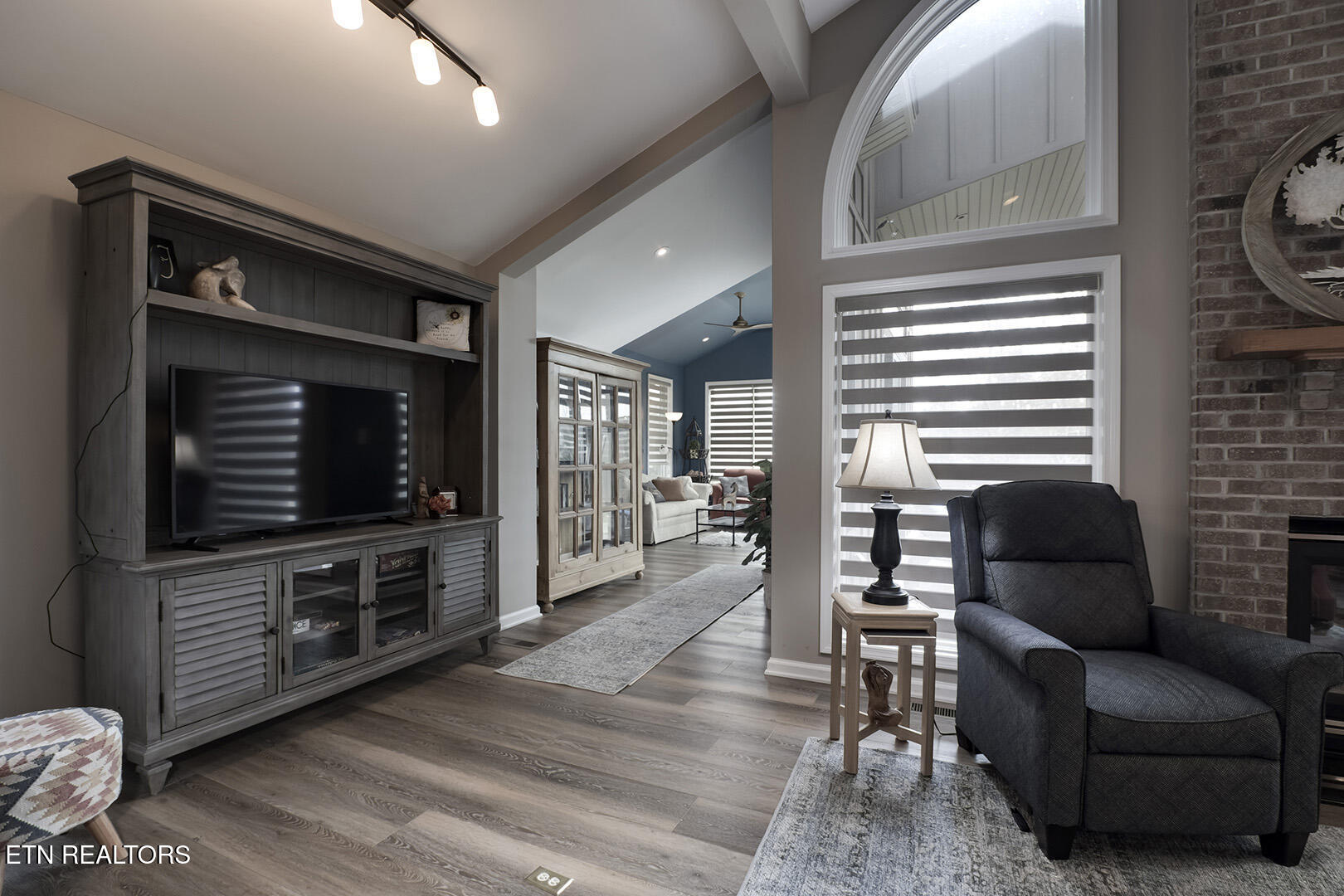 Loudon, Tennessee 37774, United States, 2 Bedrooms Bedrooms, ,2 BathroomsBathrooms,Residential,Pending,76728