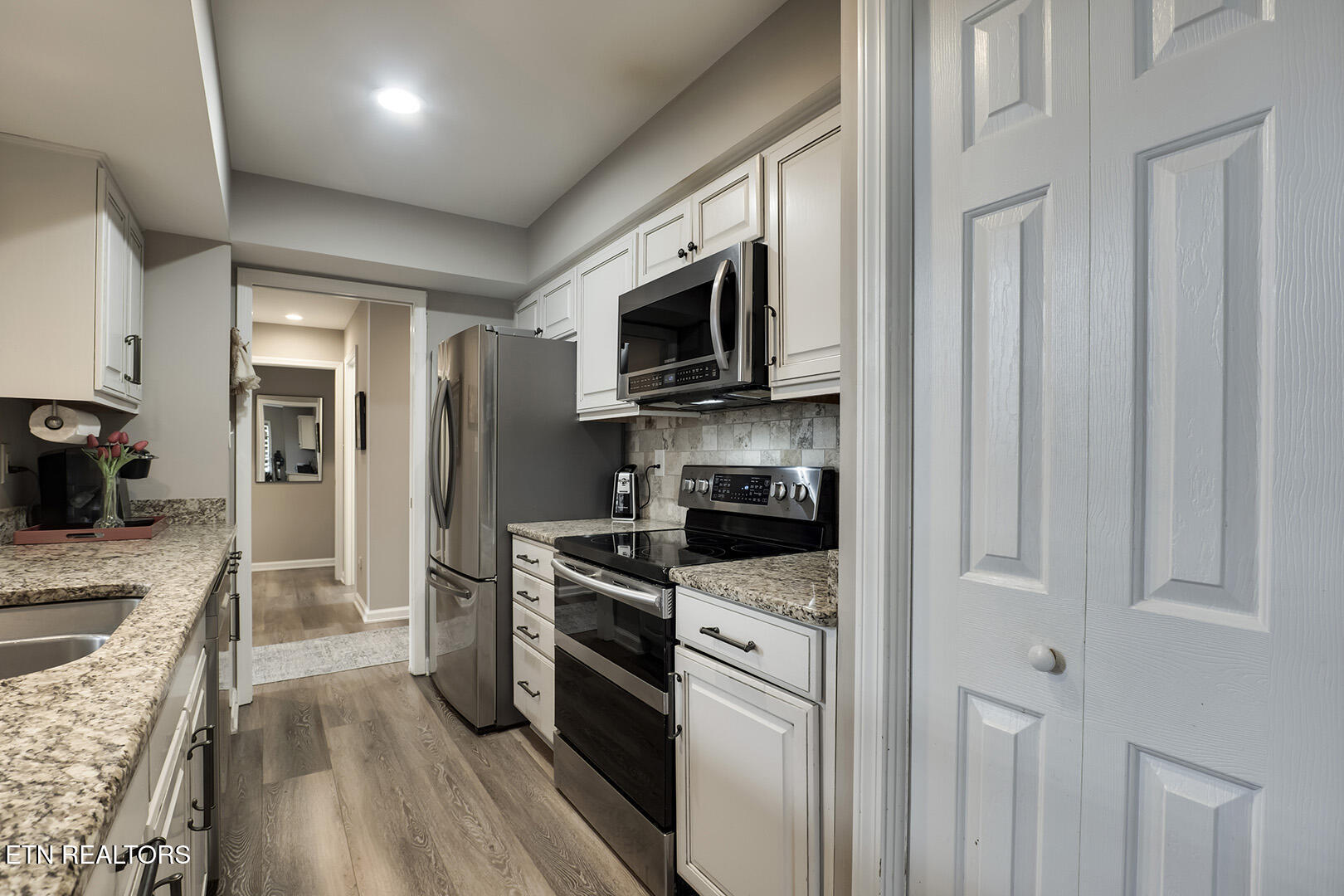 Loudon, Tennessee 37774, United States, 2 Bedrooms Bedrooms, ,2 BathroomsBathrooms,Residential,Pending,76728