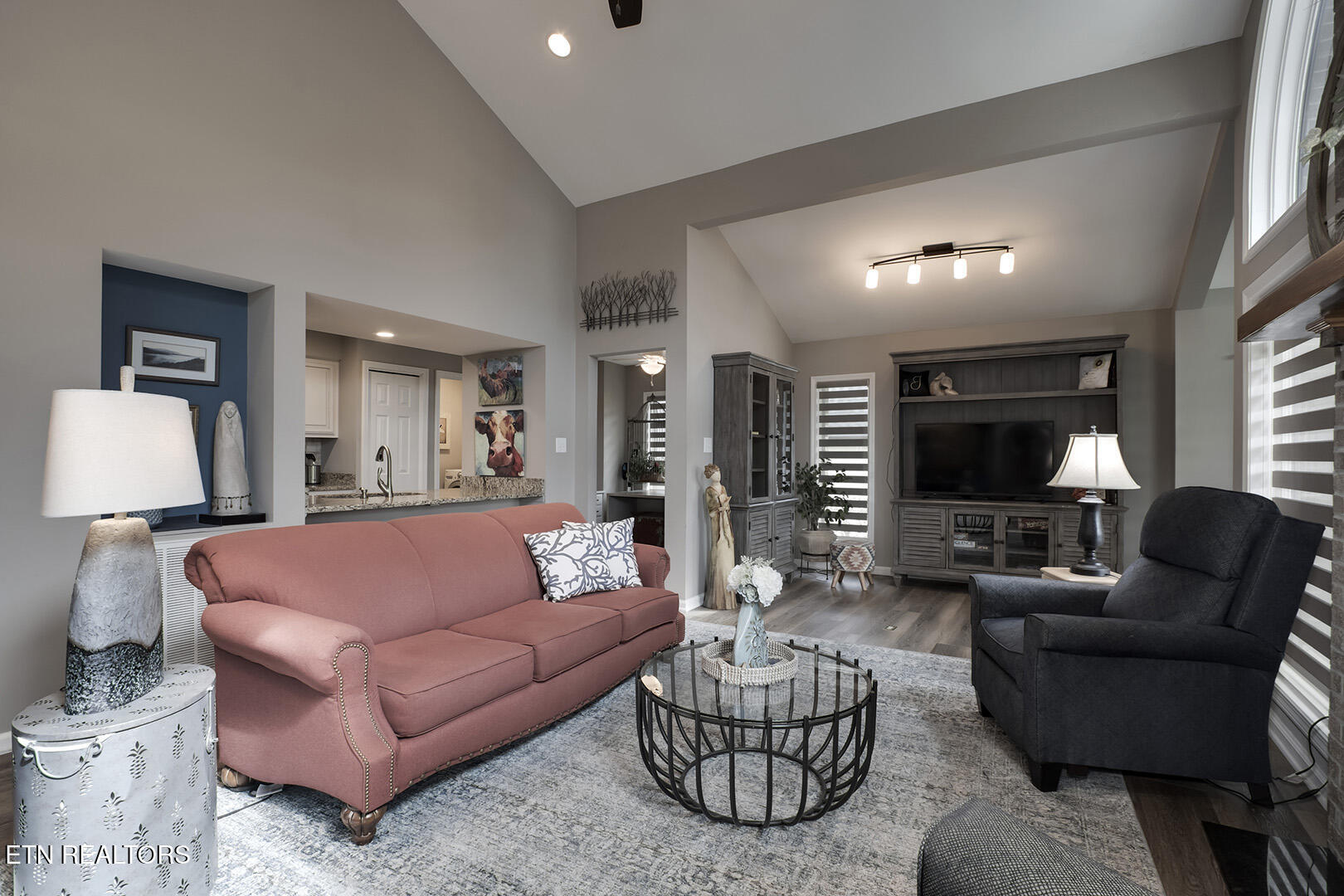 Loudon, Tennessee 37774, United States, 2 Bedrooms Bedrooms, ,2 BathroomsBathrooms,Residential,Pending,76728