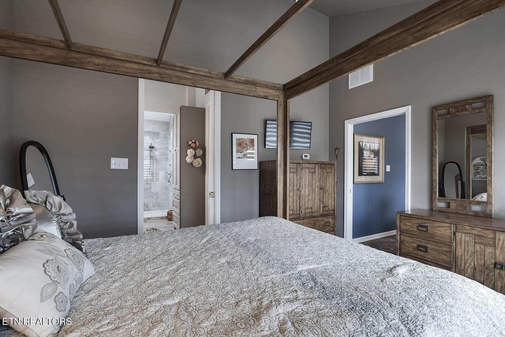 Loudon, Tennessee 37774, United States, 2 Bedrooms Bedrooms, ,2 BathroomsBathrooms,Residential,Pending,76728