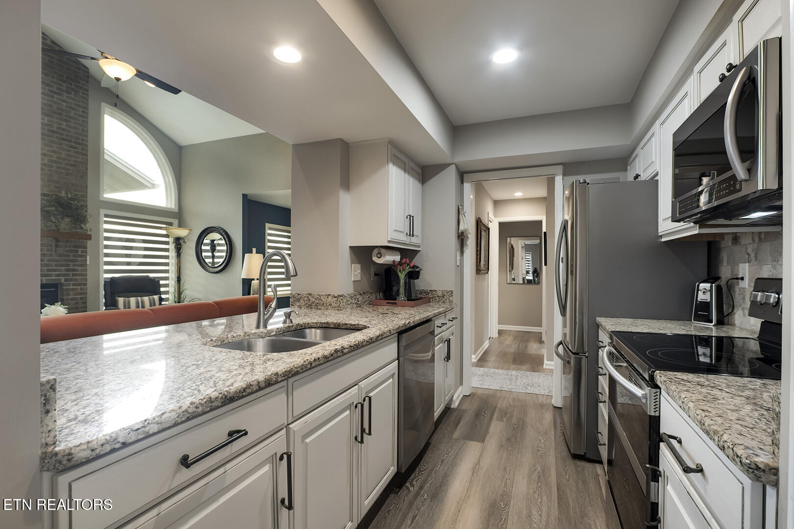 Loudon, Tennessee 37774, United States, 2 Bedrooms Bedrooms, ,2 BathroomsBathrooms,Residential,Pending,76728