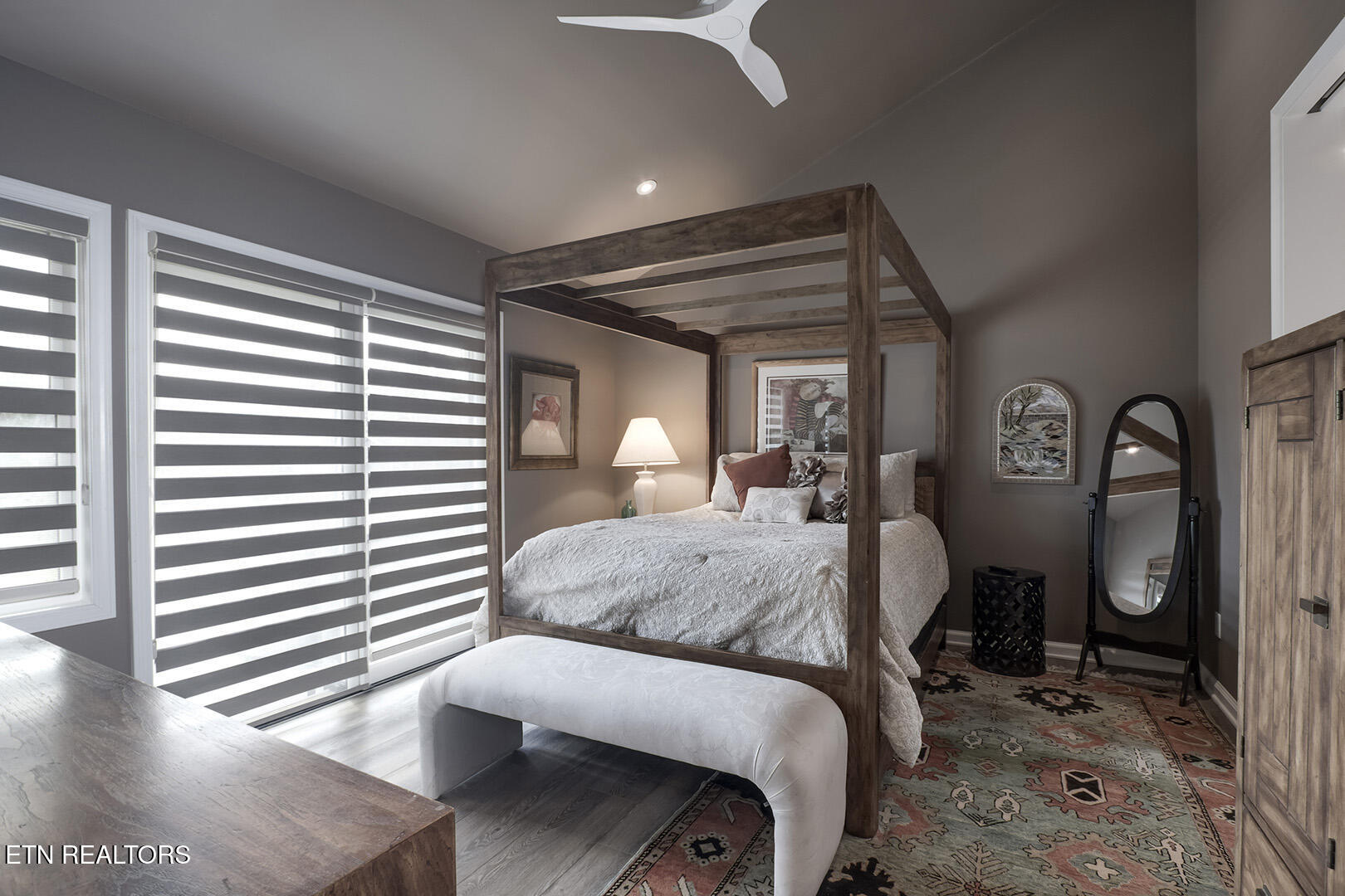 Loudon, Tennessee 37774, United States, 2 Bedrooms Bedrooms, ,2 BathroomsBathrooms,Residential,Pending,76728