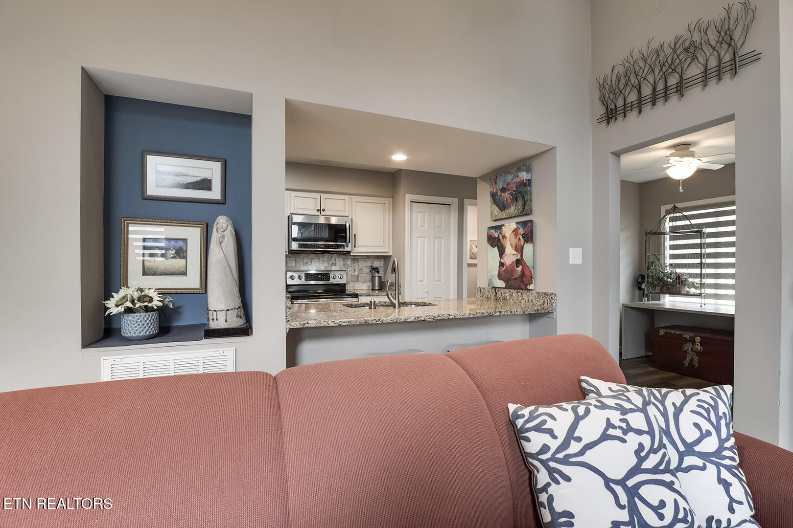 Loudon, Tennessee 37774, United States, 2 Bedrooms Bedrooms, ,2 BathroomsBathrooms,Residential,Pending,76728