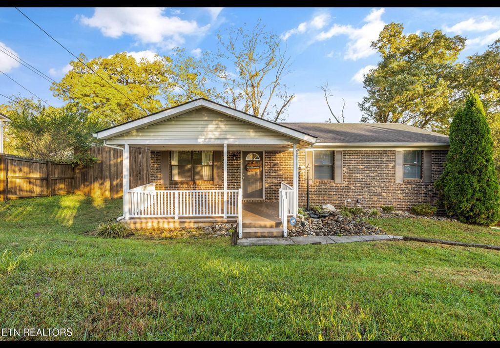 Photo of 2658 Randall Rd, Strawberry Plains, TN 37871 (MLS # 1321008)