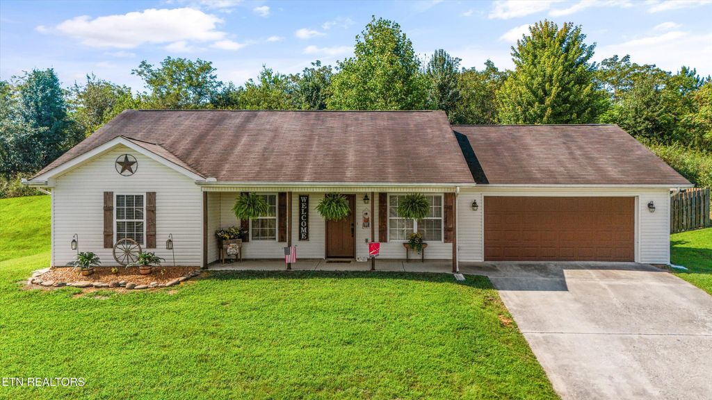 Photo of 303 Oakland View Court, Sweetwater, TN 37874 (MLS # 1312973)