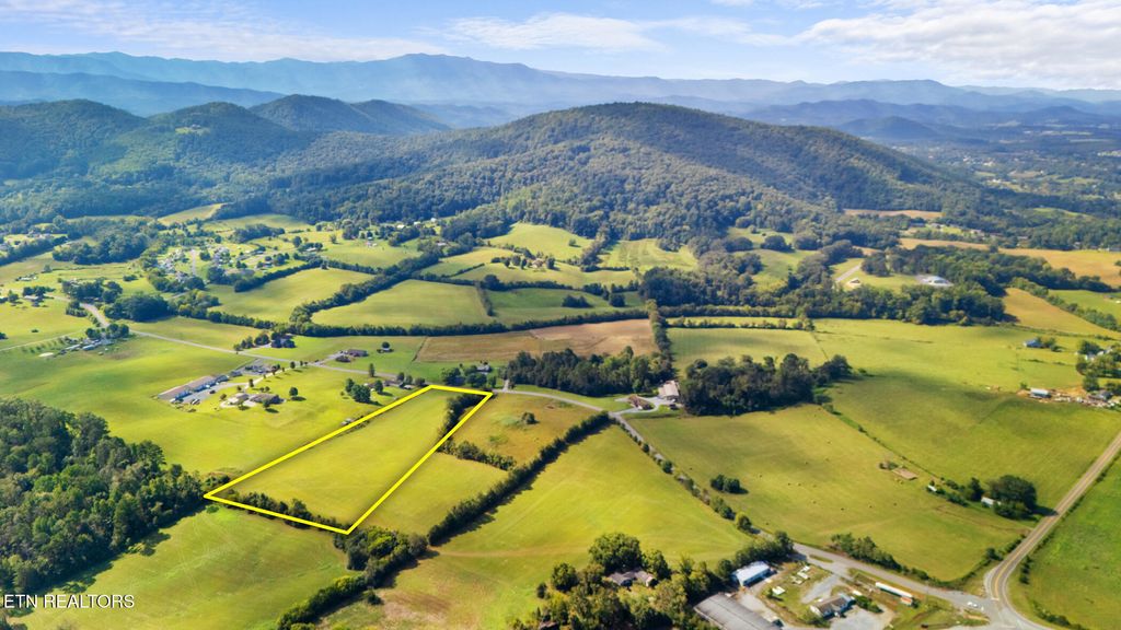 Photo of 1 Thomas Cross Rd, Sevierville, TN 37876 (MLS # 1314835)