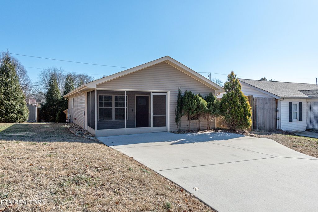 Photo of 856 Gilbert St, Alcoa, TN 37701 (MLS # 1287779)