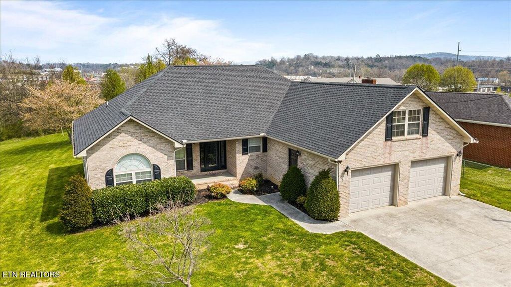 Photo of 116 Colonial Heights Hts, LaFollette, TN 37766 (MLS # 1333514)