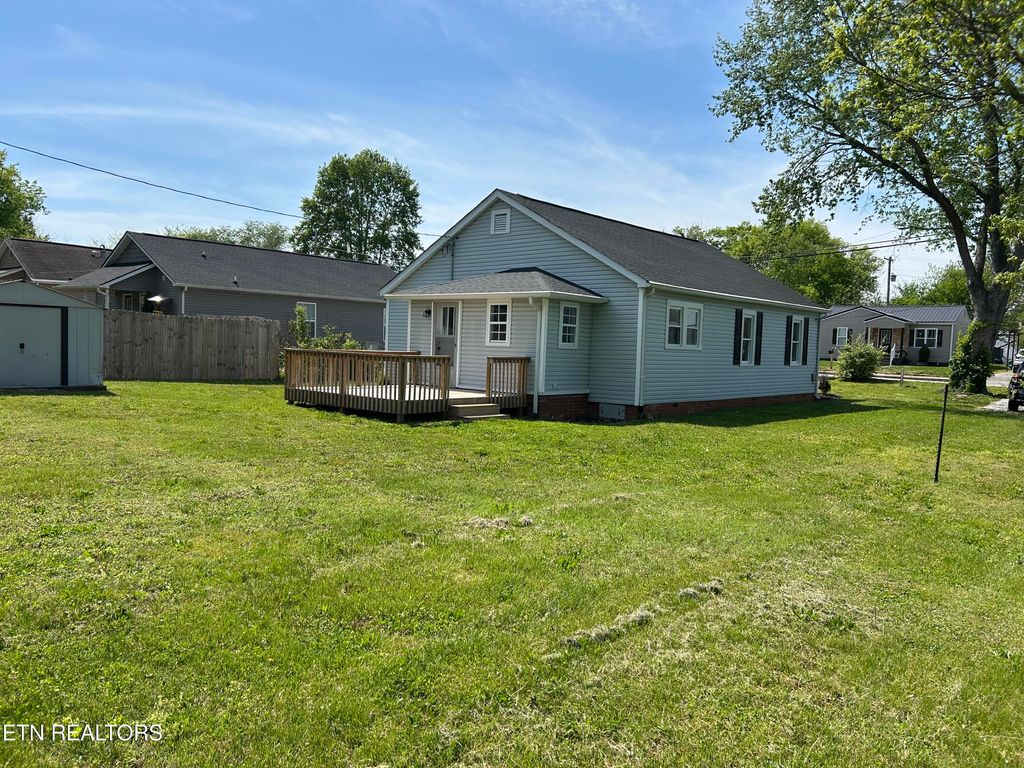 Photo of 1518 Irwin Ave, Maryville, TN 37804 (MLS # 1331268)