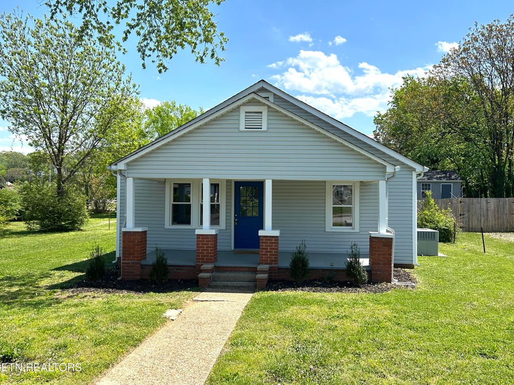 Photo of 1518 Irwin Ave, Maryville, TN 37804 (MLS # 1331268)