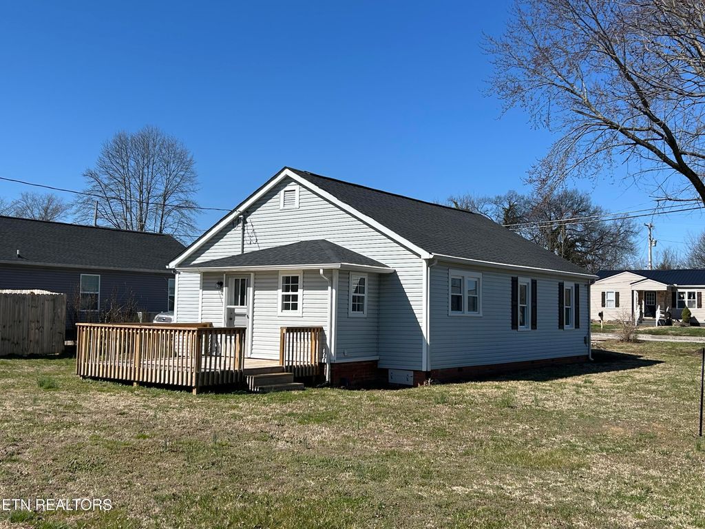 Photo of 1518 Irwin Ave, Maryville, TN 37804 (MLS # 1331268)