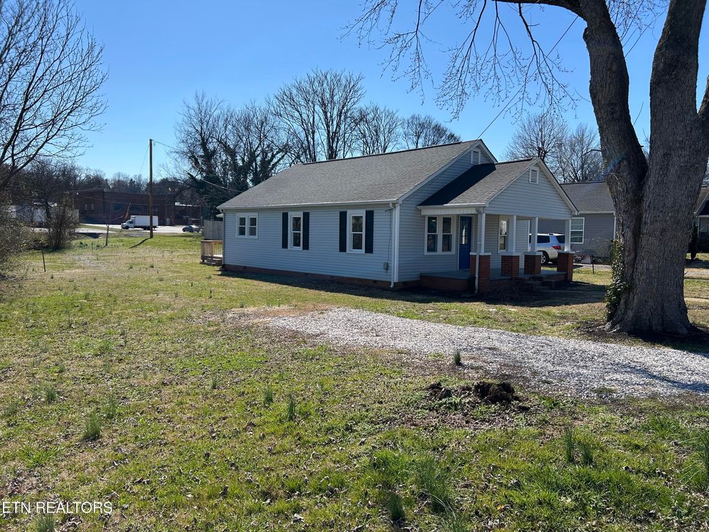 Photo of 1518 Irwin Ave, Maryville, TN 37804 (MLS # 1331268)