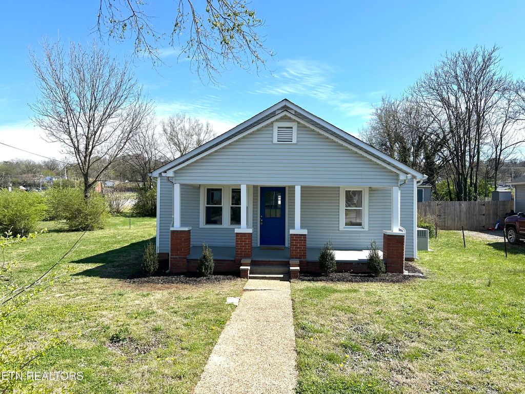 Photo of 1518 Irwin Ave, Maryville, TN 37804 (MLS # 1331268)