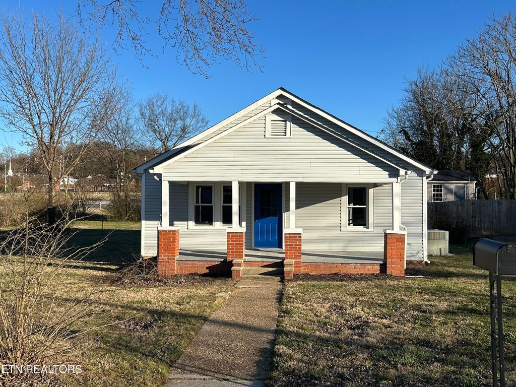 Photo of 1518 Irwin Ave, Maryville, TN 37804 (MLS # 1331268)