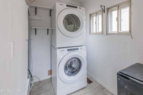 Tiny photo for 631 Eleanor St, Knoxville, TN 37917 (MLS # 1333165)