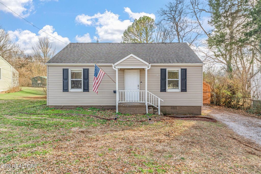 Photo of 1916 W Gilbert Lane, Knoxville, TN 37920 (MLS # 1329496)