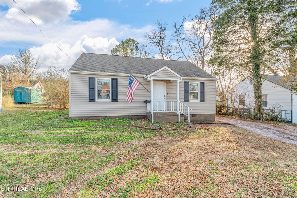 Photo of 1916 W Gilbert Lane, Knoxville, TN 37920 (MLS # 1329496)