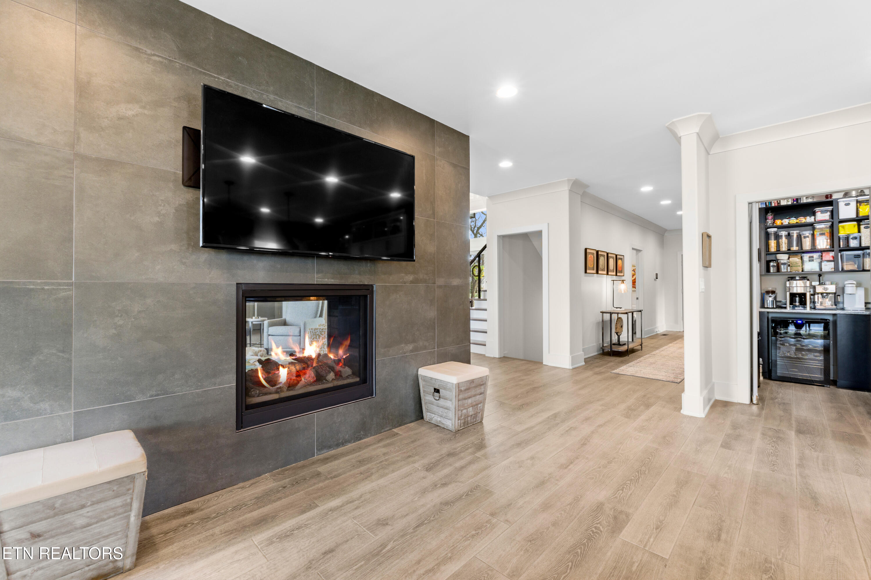 3702 Promontory Point