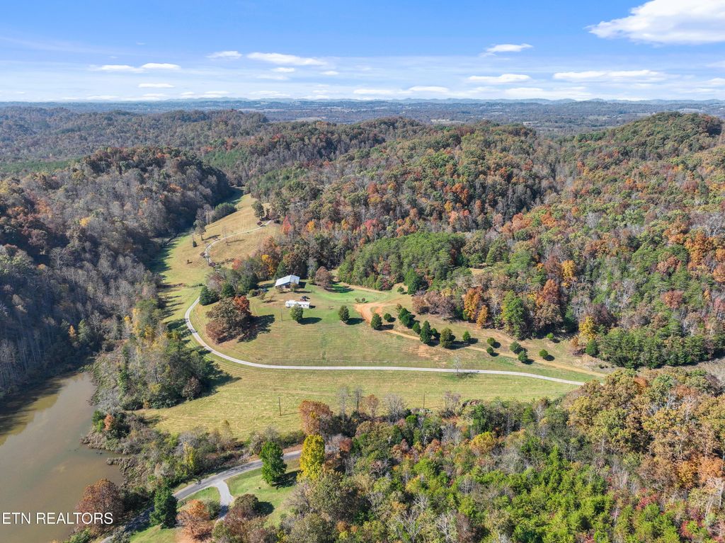 Photo of 951 Scenic River Rd, Madisonville, TN 37354 (MLS # 1281260)
