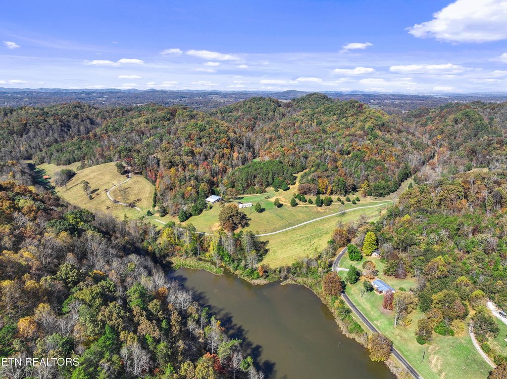 Photo of 951 Scenic River Rd, Madisonville, TN 37354 (MLS # 1281260)