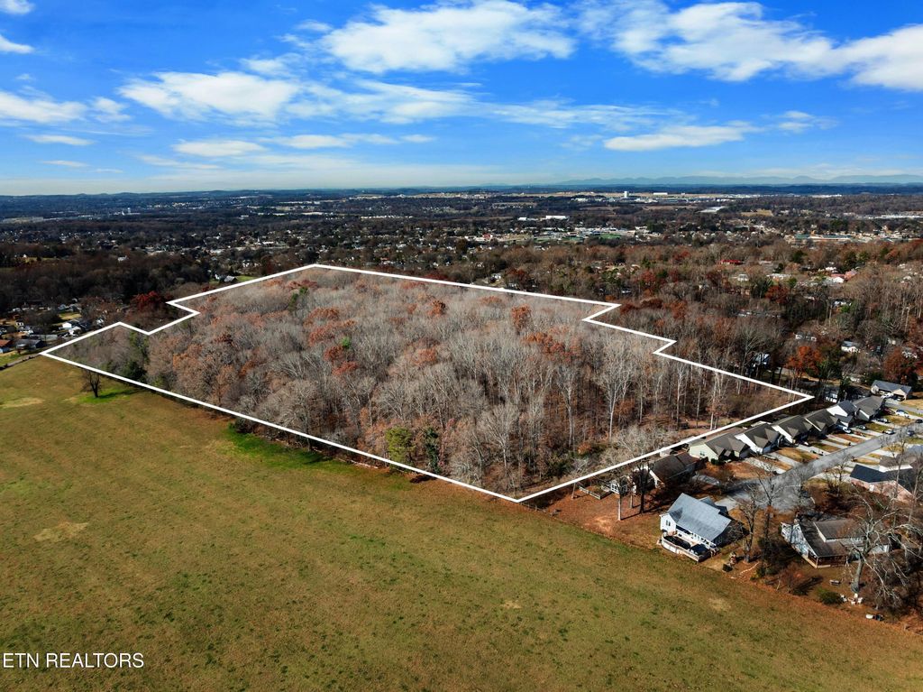 Photo of 620 Johnson Rd, Maryville, TN 37804 (MLS # 1323218)