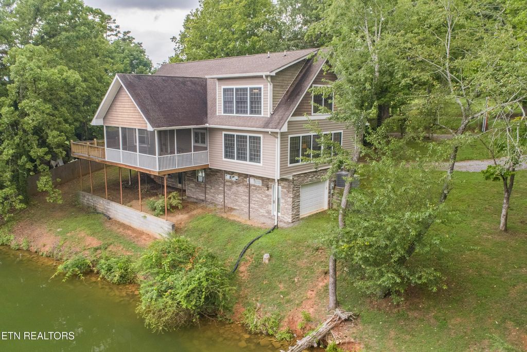 Photo of 4193 Parris Drive, Lenoir City, TN 37772 (MLS # 1312538)