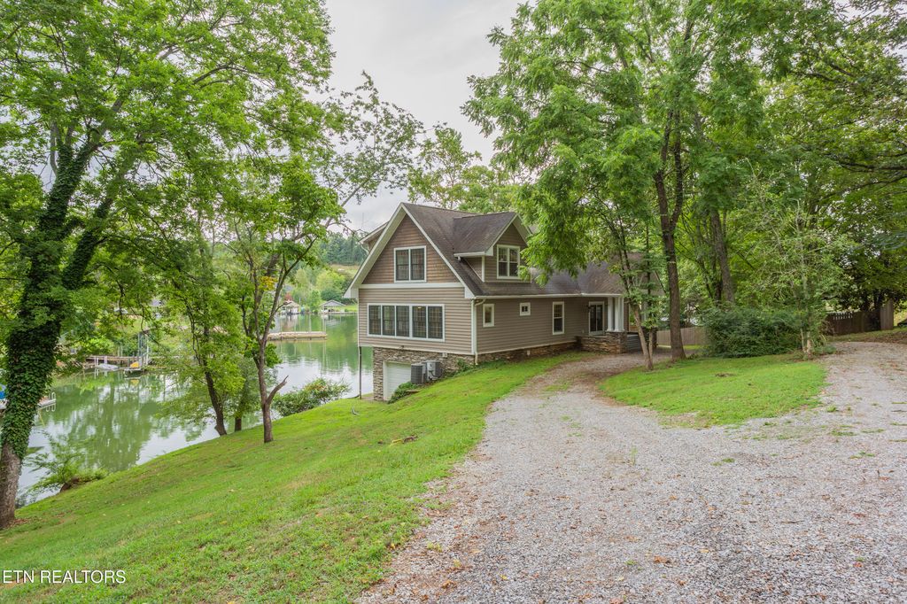 Photo of 4193 Parris Drive, Lenoir City, TN 37772 (MLS # 1312538)