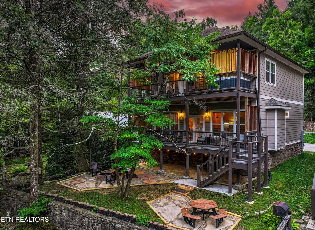 Photo of 510 Hemlock St, Gatlinburg, TN 37738 (MLS # 1347236)