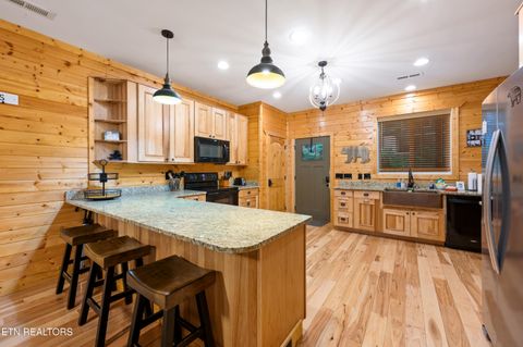 Tiny photo for 510 Hemlock St, Gatlinburg, TN 37738 (MLS # 1347236)