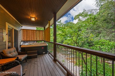 Tiny photo for 510 Hemlock St, Gatlinburg, TN 37738 (MLS # 1347236)