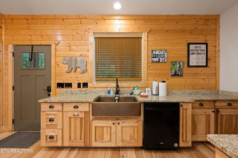 Tiny photo for 510 Hemlock St, Gatlinburg, TN 37738 (MLS # 1347236)