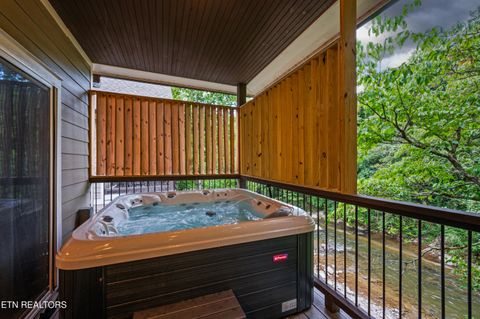 Tiny photo for 510 Hemlock St, Gatlinburg, TN 37738 (MLS # 1347236)