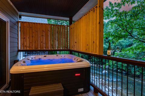 Tiny photo for 510 Hemlock St, Gatlinburg, TN 37738 (MLS # 1347236)