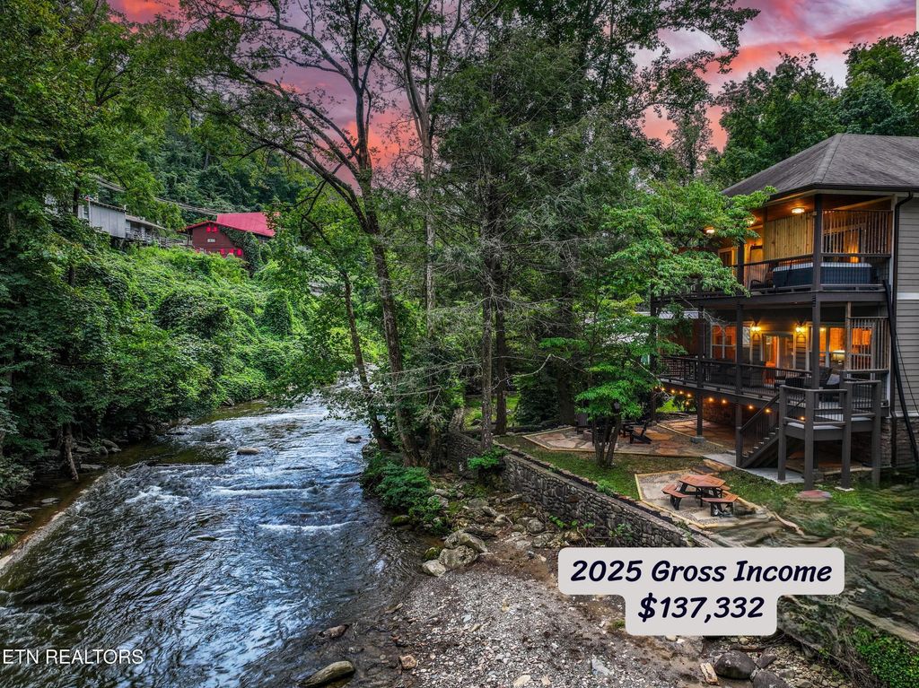 Photo of 510 Hemlock St, Gatlinburg, TN 37738 (MLS # 1347236)