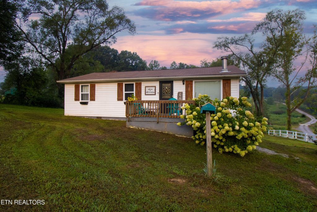 Photo of 1471 Harold Patterson Rd, Dandridge, TN 37725 (MLS # 1286038)