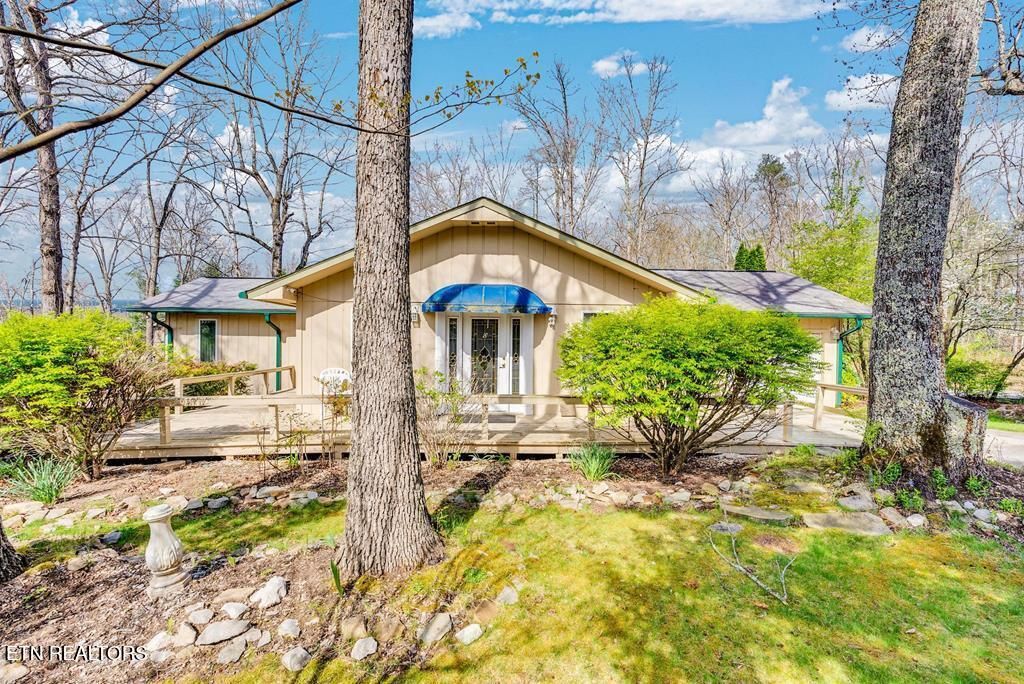 Photo of 305 Saint George Drive, Crossville, TN 38558 (MLS # 1336024)