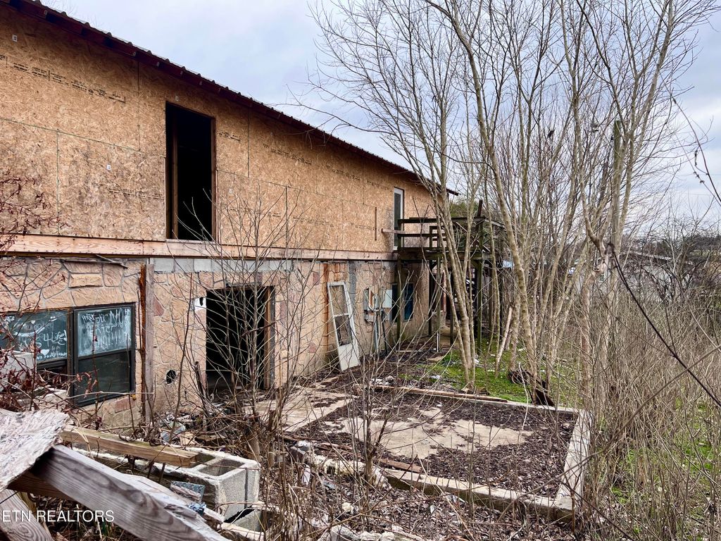 Photo of 422 Mashburn Rd, Sweetwater, TN 37874 (MLS # 1289146)