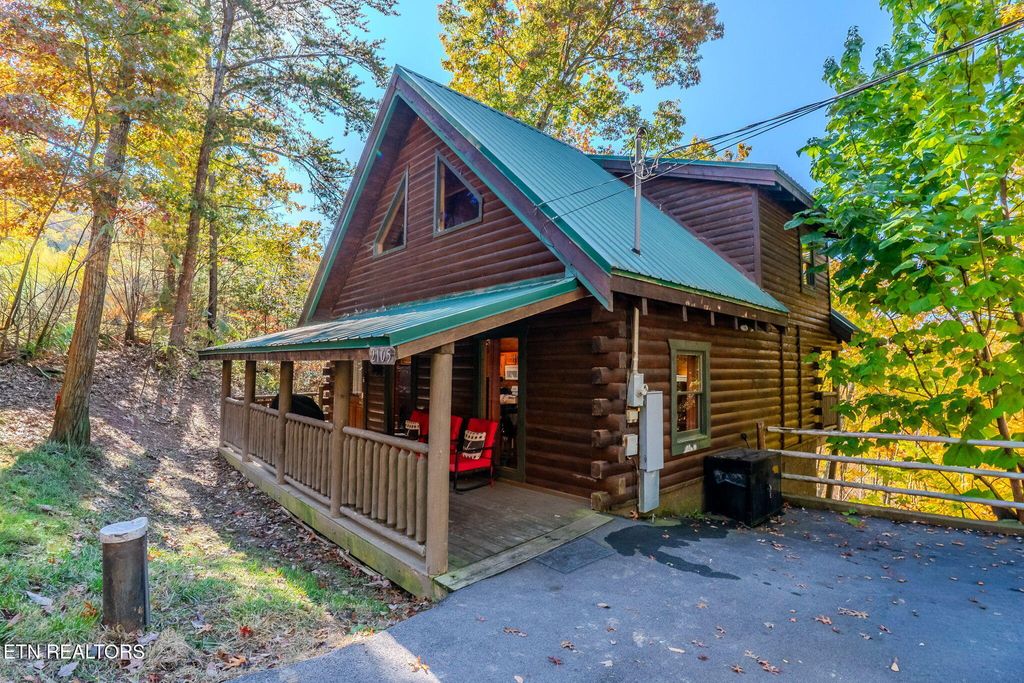 Photo of 2105 Rabbit Point Way, Sevierville, TN 37876 (MLS # 1321064)