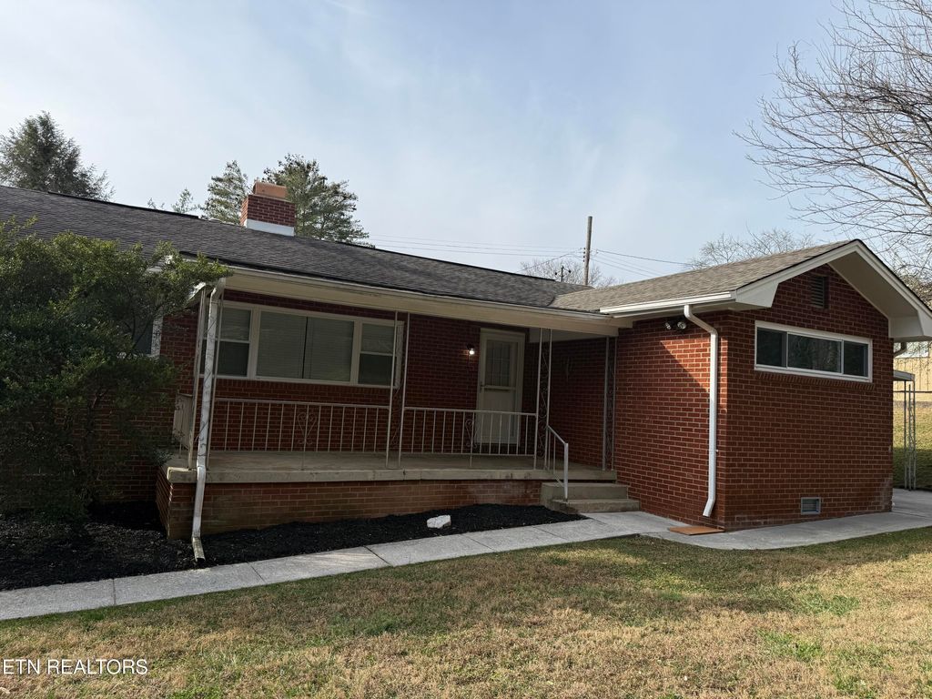 Photo of 118 E Newkirk Lane, Oak Ridge, TN 37830 (MLS # 1331233)