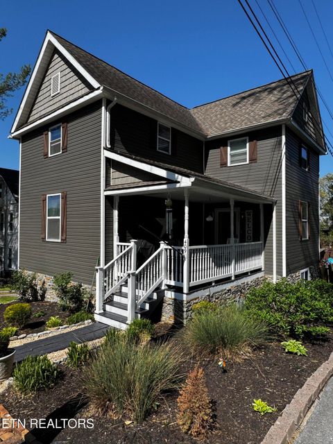 Photo of 409 Cumberland St, Harriman, TN 37748 (MLS # 1336040)