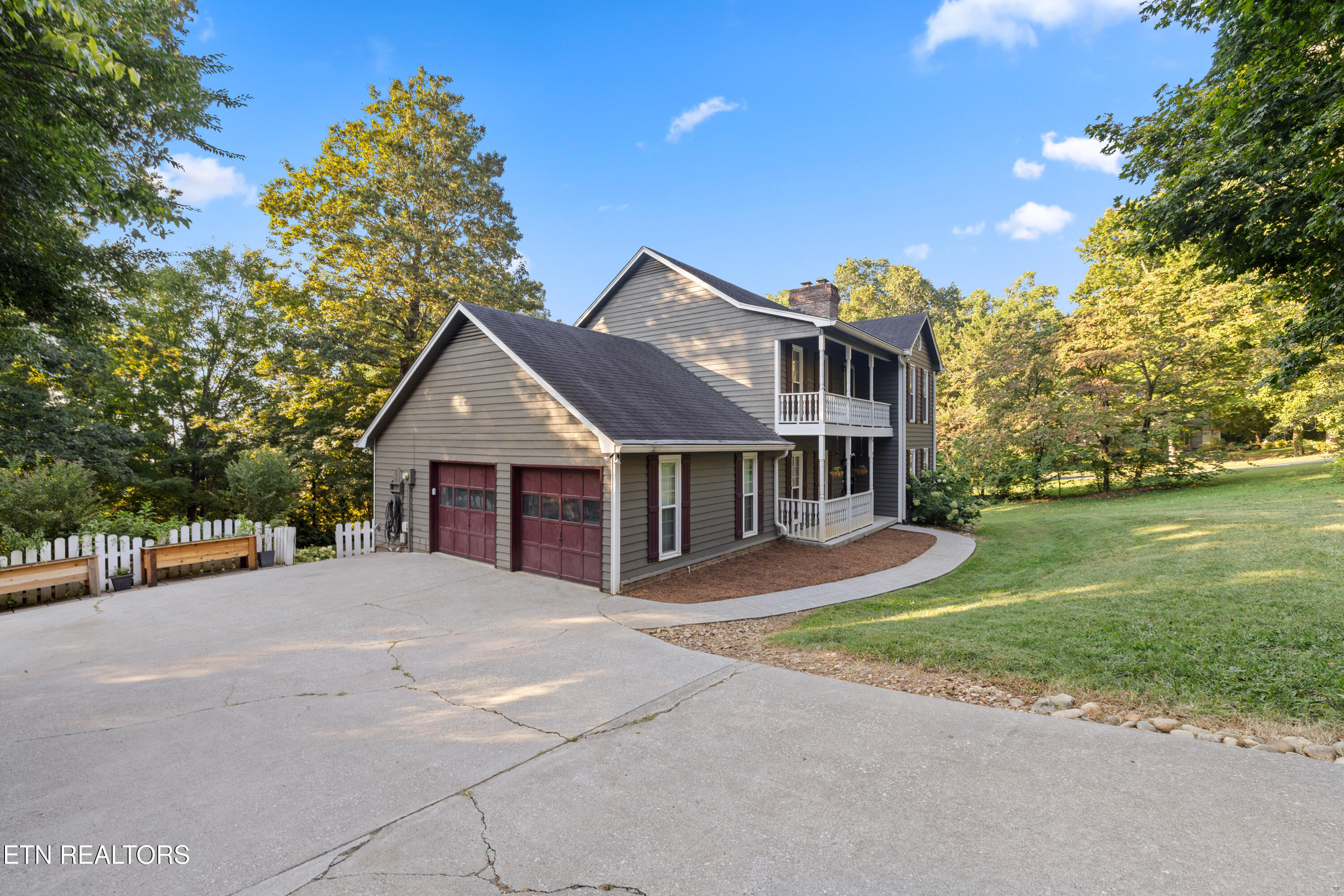 910 Forest Ridge Circle